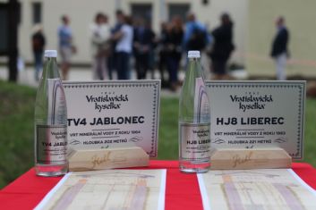 Feierliche Taufe der Säurebohrungen in Vratislavice. Die neuen Namen lauten „Liberec“ und „Jablonec“